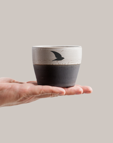 Przejdź do produktu Szklanka ceramiczna stożkowa 240 ml - czarno-biała